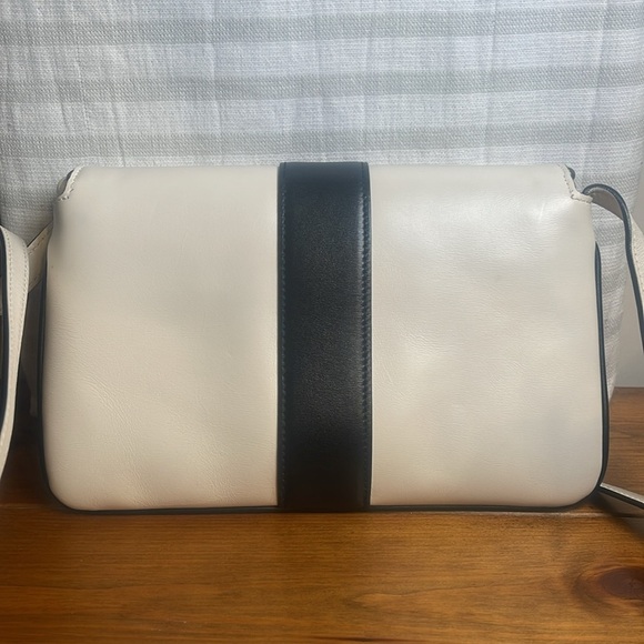 Gucci Arli Calf Skin Leather Crossbody - Picture 4 of 9